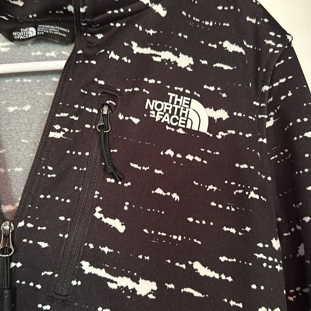 The North Face 1/4 Zip Fleece Pullover NWOT